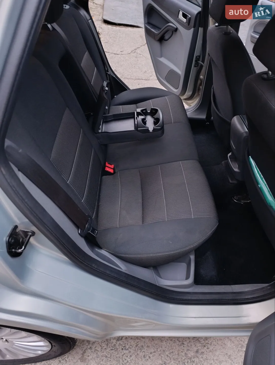 2010 Ford Focus - мініатюра 4