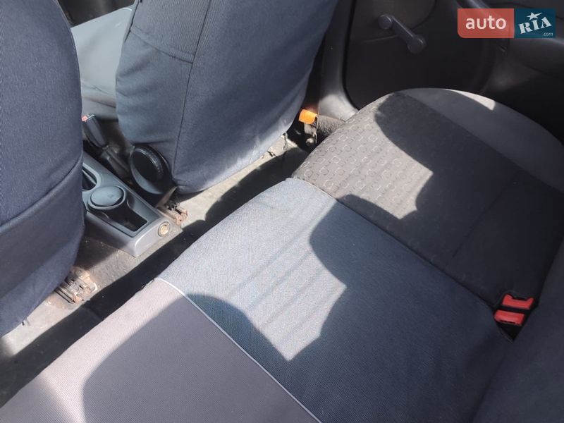 Седан Ford Focus 2004 в Ивано-Франковске фото 3 Седан Ford Focus 2004 в Ивано-Франковске