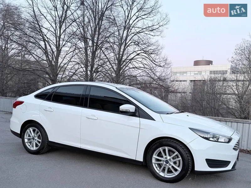 Ford Focus 2016 VIN 1FADP3E27GL294696 фото оголошення 17 з 57