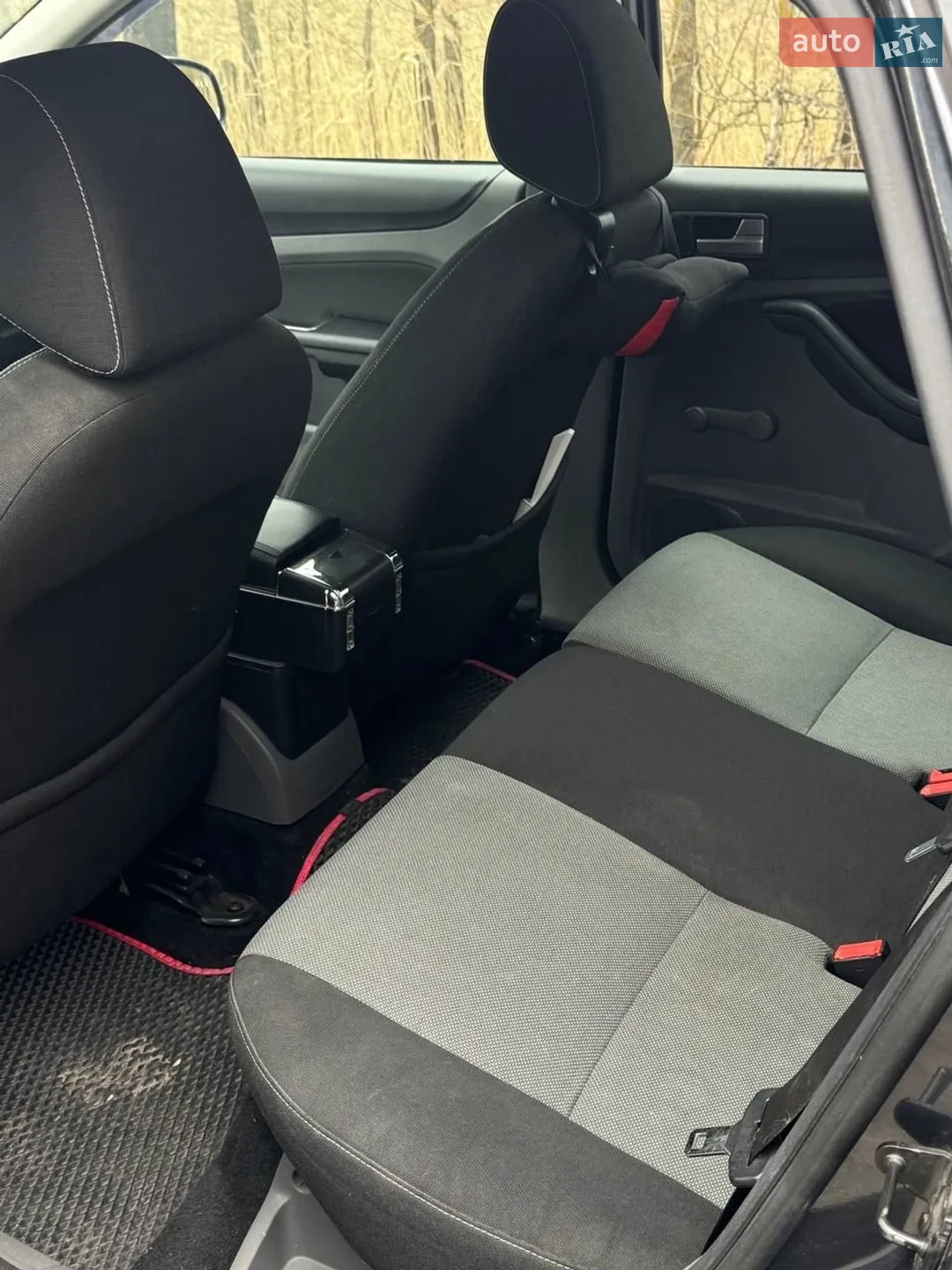 2010 Ford Focus - мініатюра 2