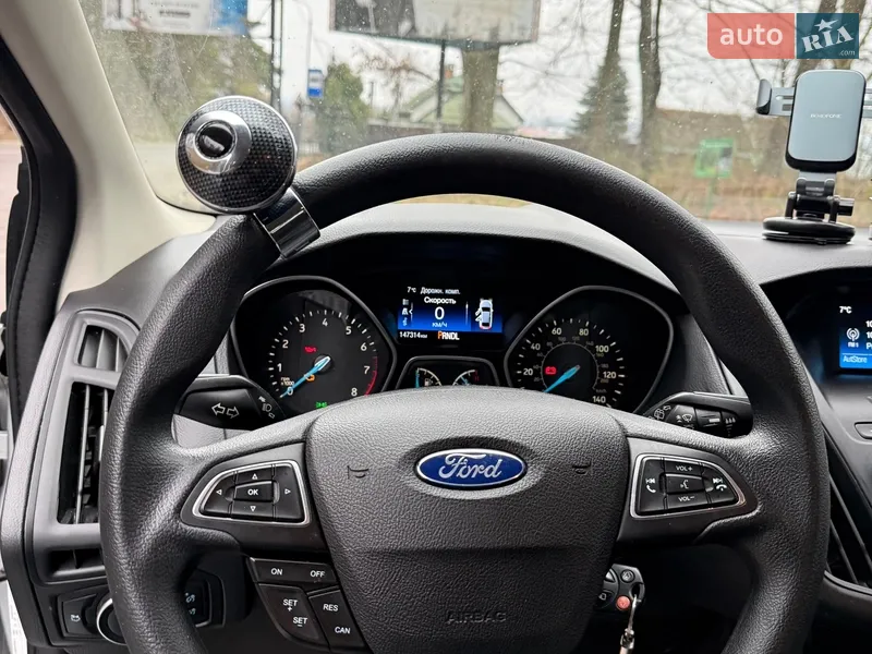 Ford Focus 2017 VIN 1FADP3K26HL251487 фото оголошення 4 з 61