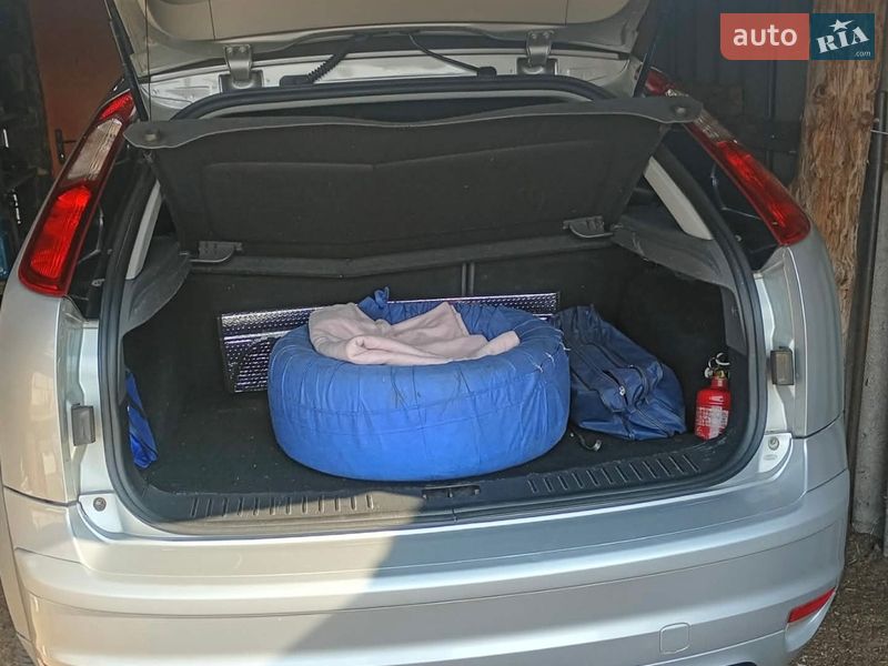 Хэтчбек Ford Focus 2006 в Каневе