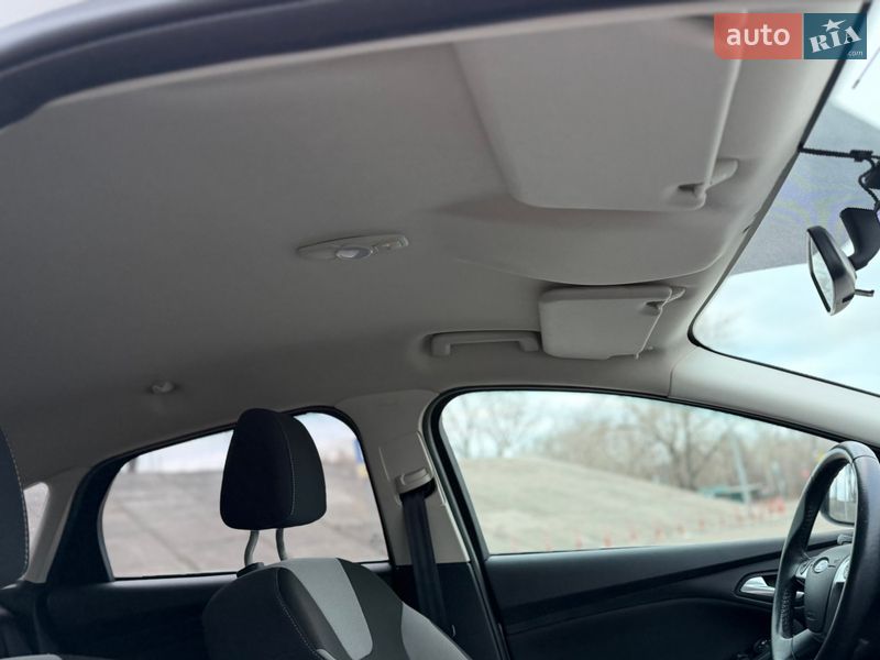 Хэтчбек Ford Focus 2014 в Киеве