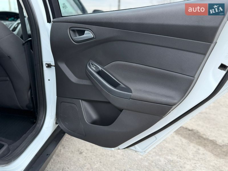 Хэтчбек Ford Focus 2014 в Киеве