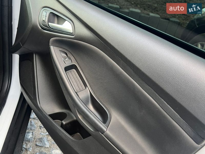 Седан Ford Focus 2015 в Львові