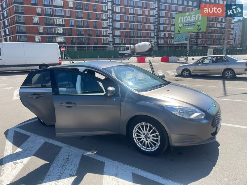 Хэтчбек Ford Focus 2016 в Киеве