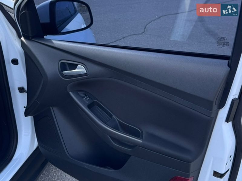Хетчбек Ford Focus 2017 в Дніпрі фото 22 Хетчбек Ford Focus 2017 в Дніпрі
