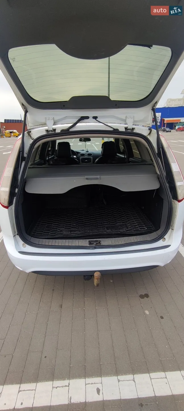 2010 Ford Focus - мініатюра 6