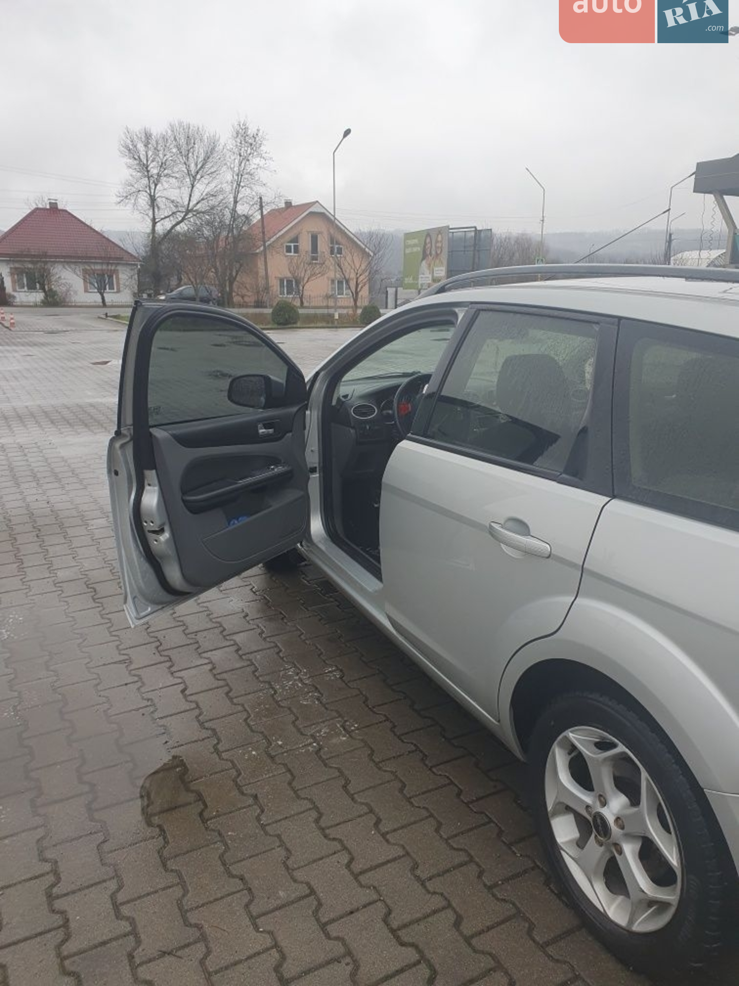 2010 Ford Focus - мініатюра 2