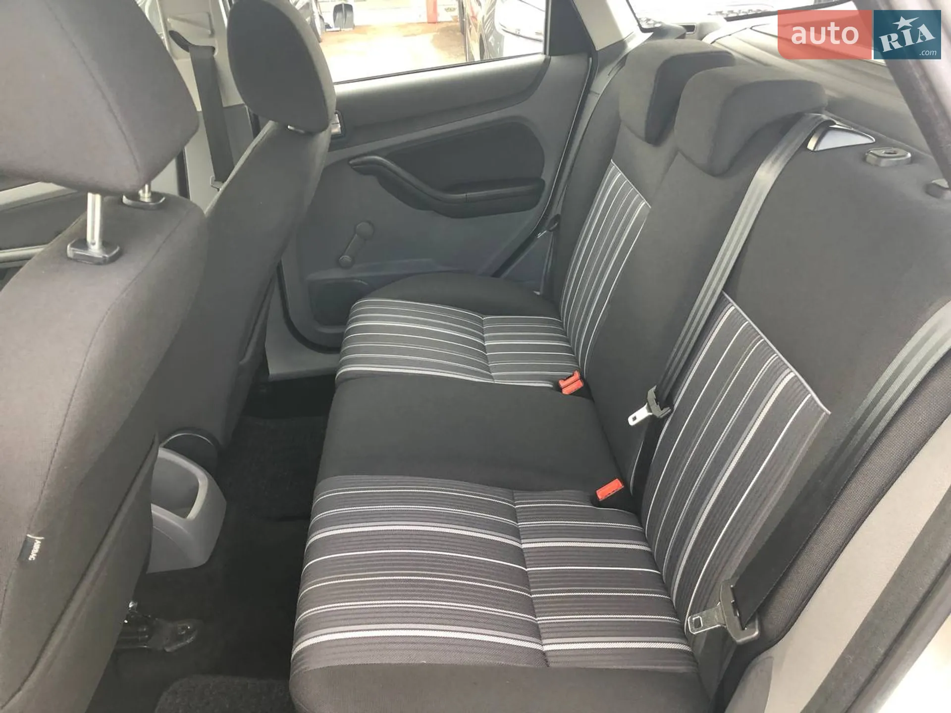 2010 Ford Focus - мініатюра 22