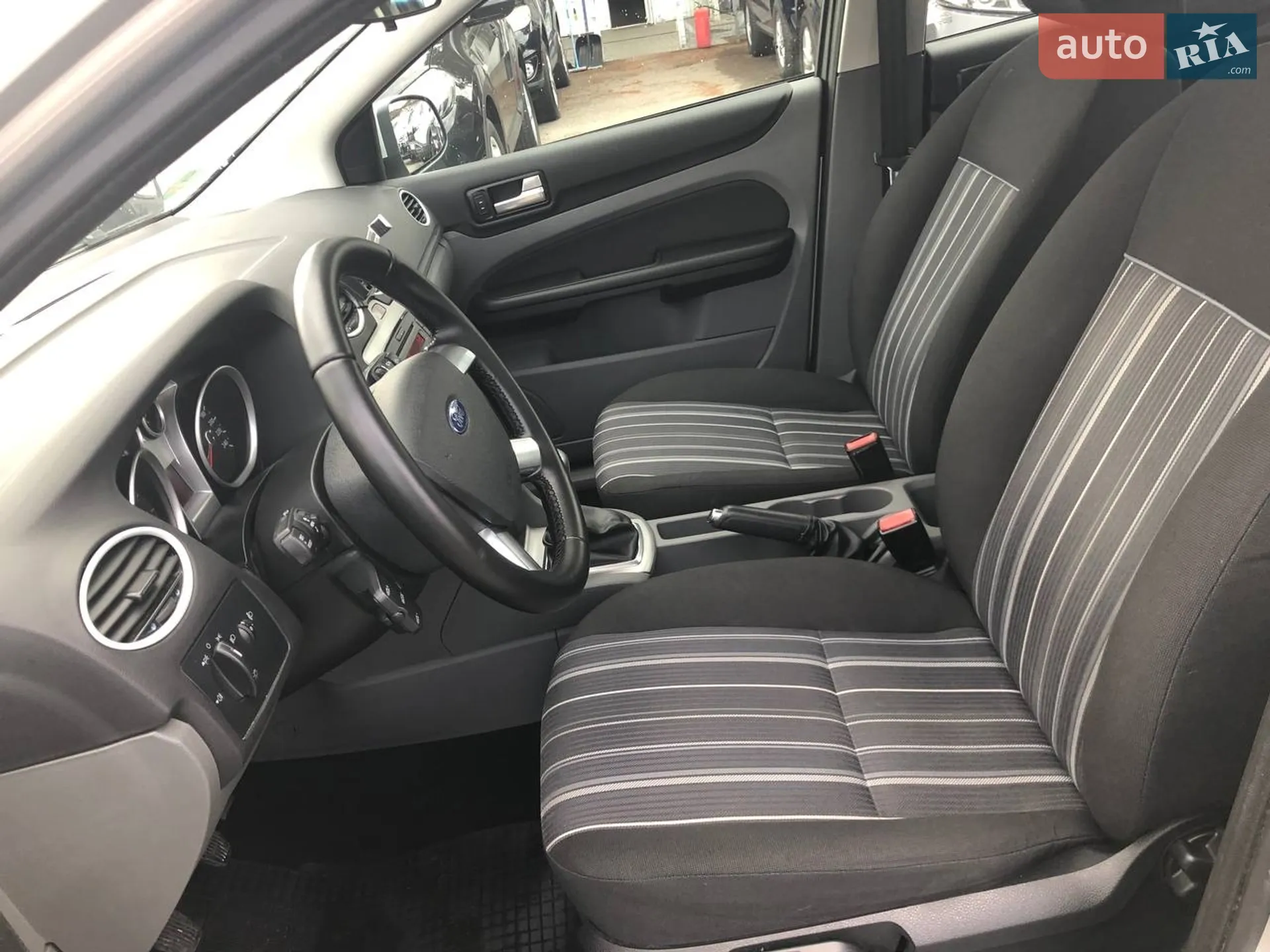 2010 Ford Focus - мініатюра 18