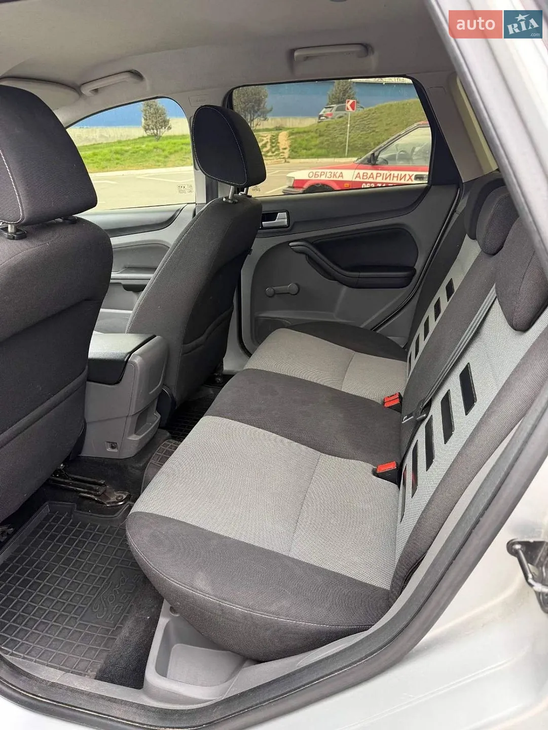 2010 Ford Focus - мініатюра 11