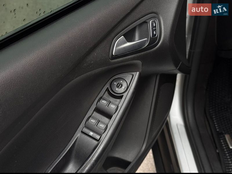 Хетчбек Ford Focus 2016 в Дніпрі