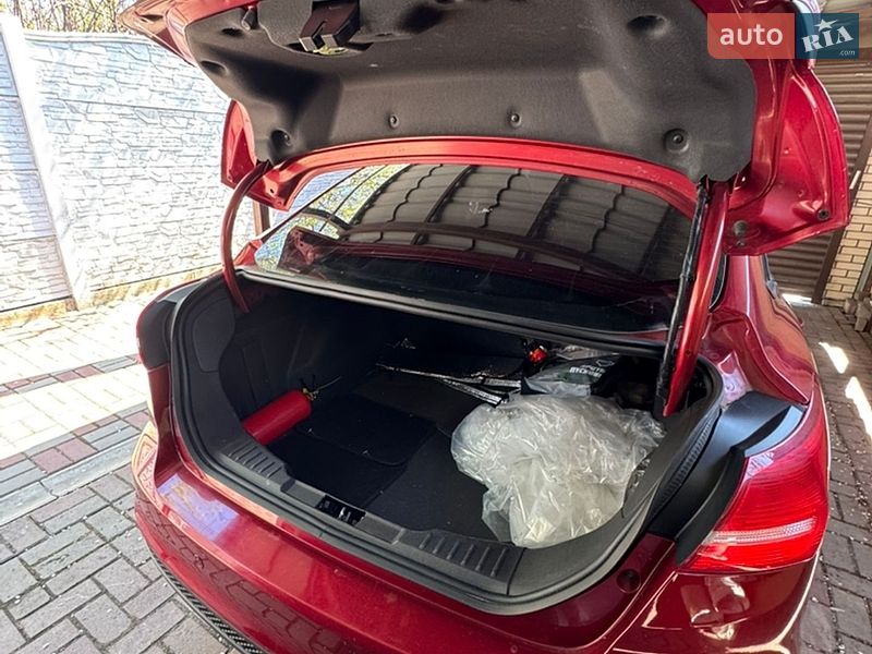 Седан Ford Focus 2015 в Киеве