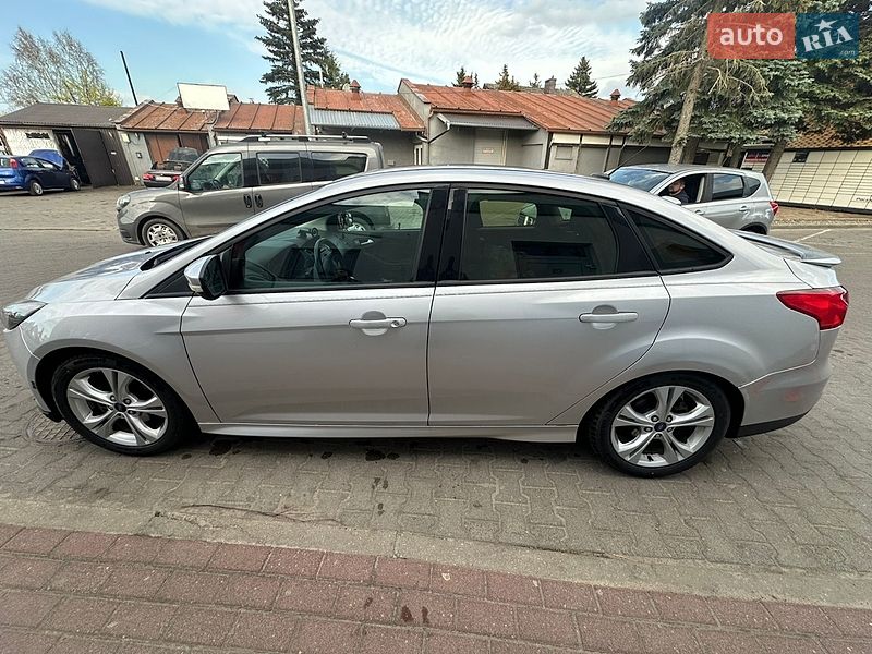 Седан Ford Focus 2015 в Смілі