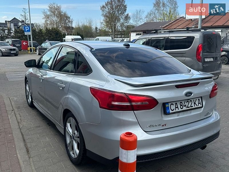 Седан Ford Focus 2015 в Смілі