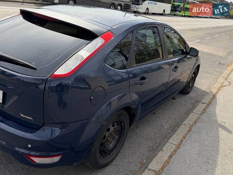 Хэтчбек Ford Focus 2011 в Виноградове