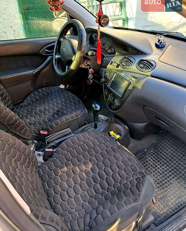 Ford Focus 2000