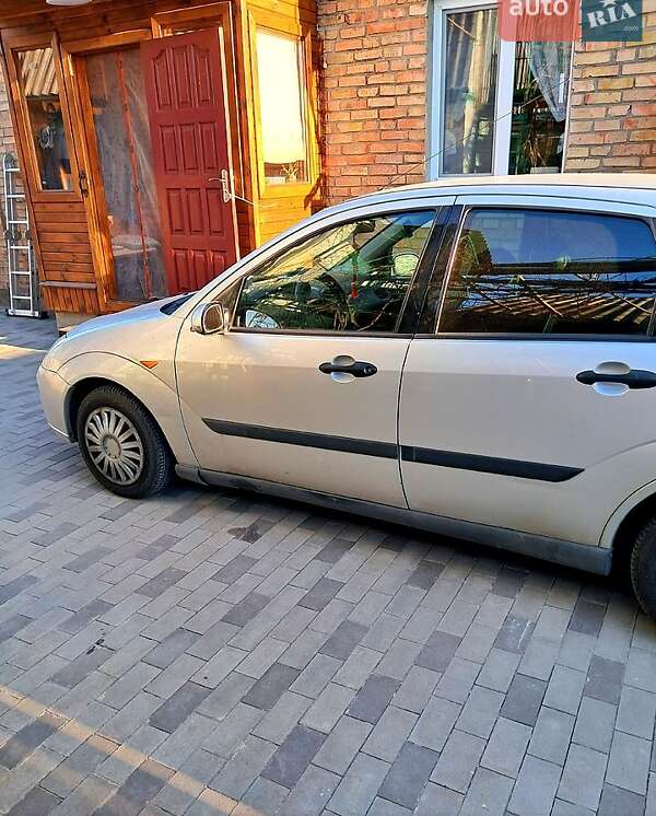 Хэтчбек Ford Focus 2000 в Бородянке