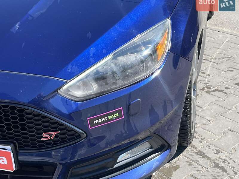 Хэтчбек Ford Focus 2016 в Киеве