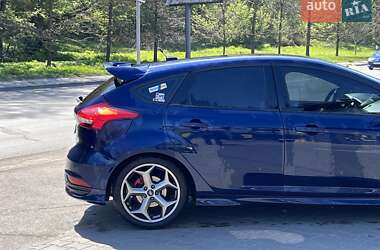 Хэтчбек Ford Focus 2016 в Киеве