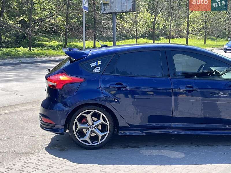 Хэтчбек Ford Focus 2016 в Киеве
