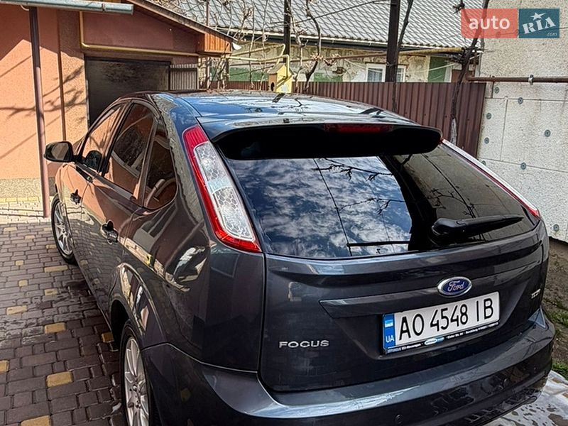 Хэтчбек Ford Focus 2010 в Тячеве