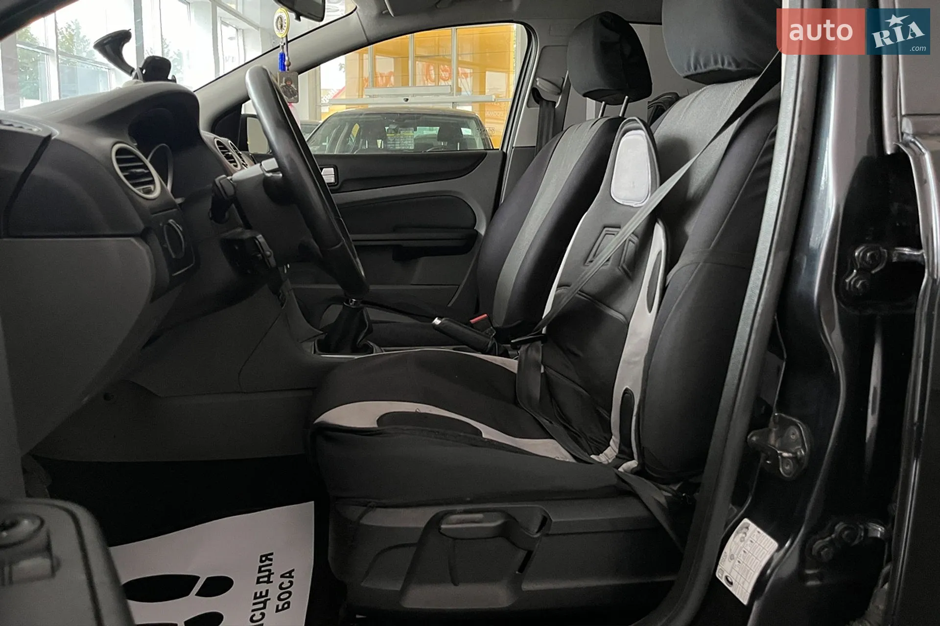 2010 Ford Focus - мініатюра 9