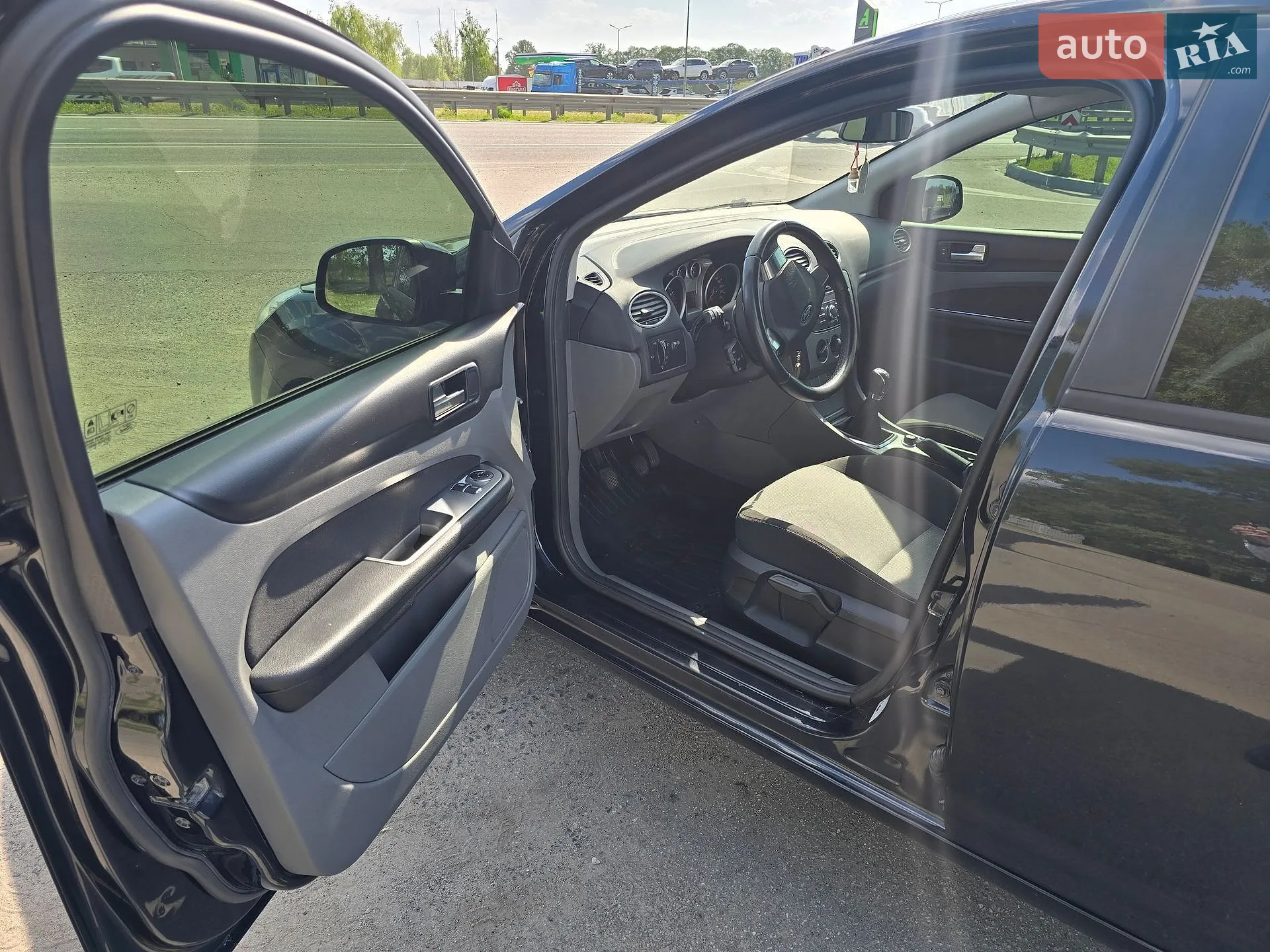 2010 Ford Focus - мініатюра 11