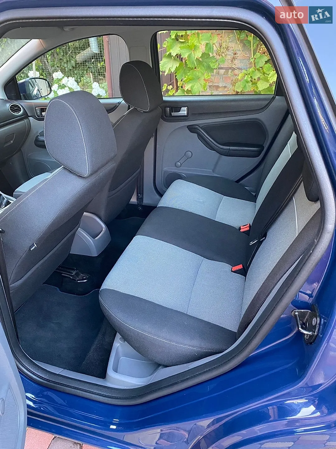 2010 Ford Focus - мініатюра 11
