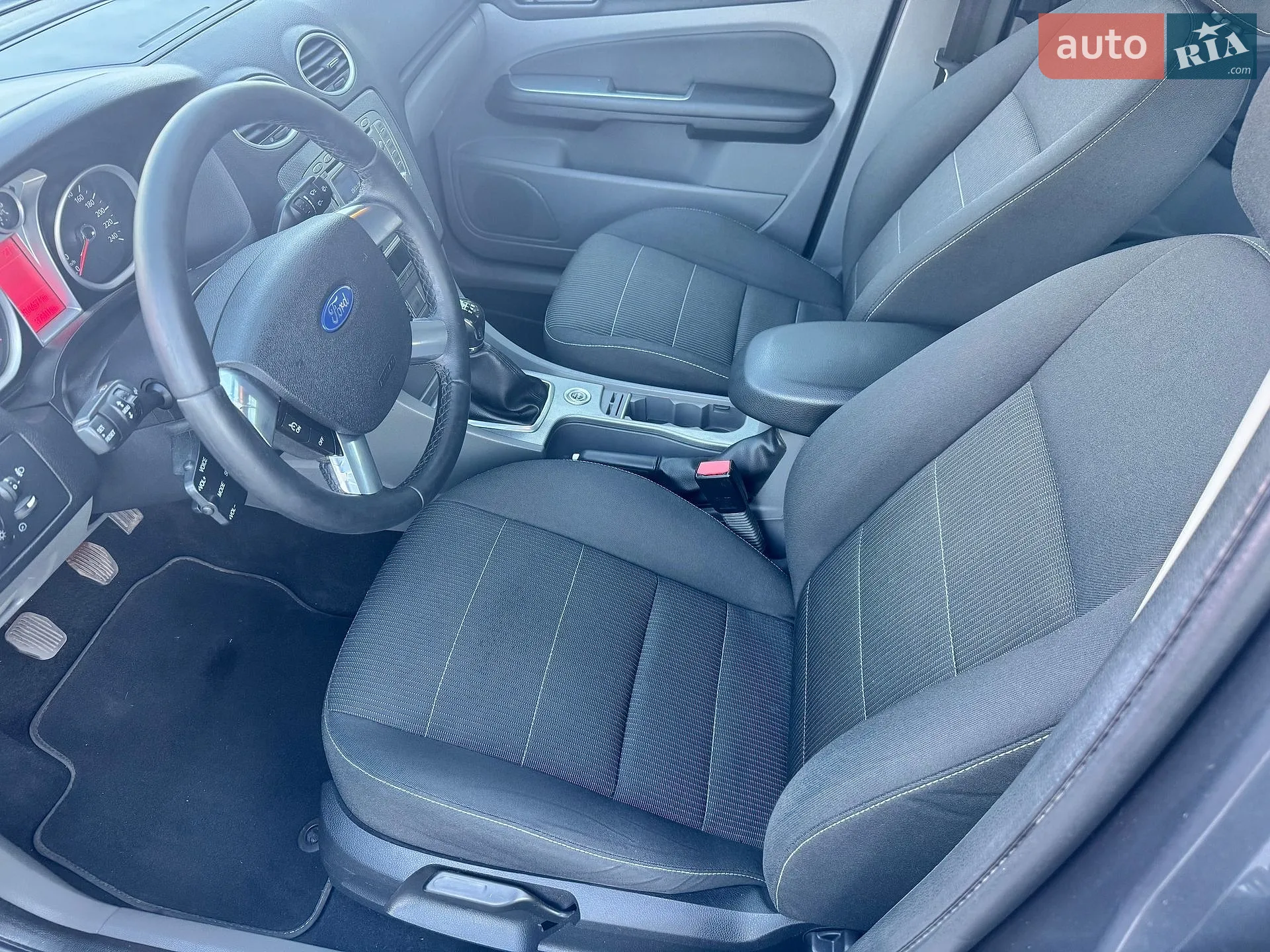 2010 Ford Focus - мініатюра 9