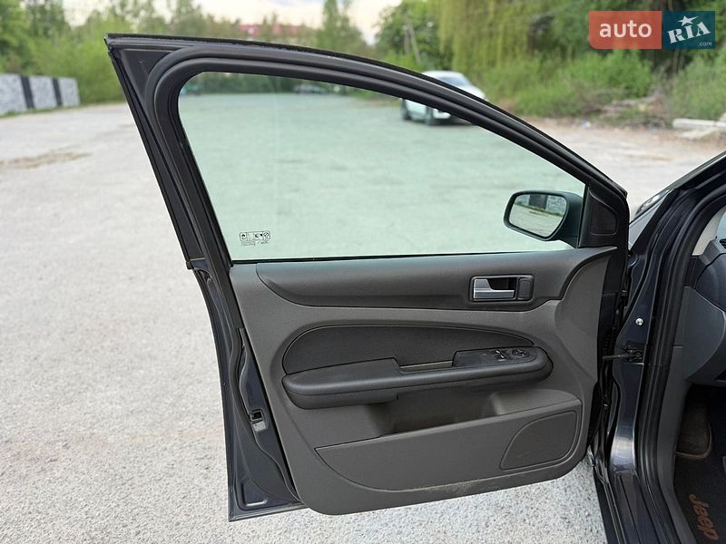 Універсал Ford Focus 2005 в Звягелі