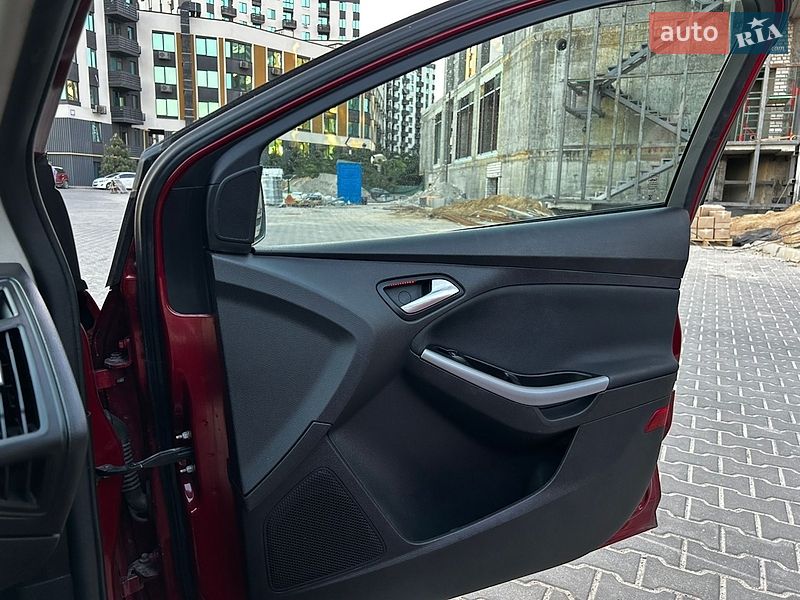 Хэтчбек Ford Focus 2014 в Софиевской Борщаговке