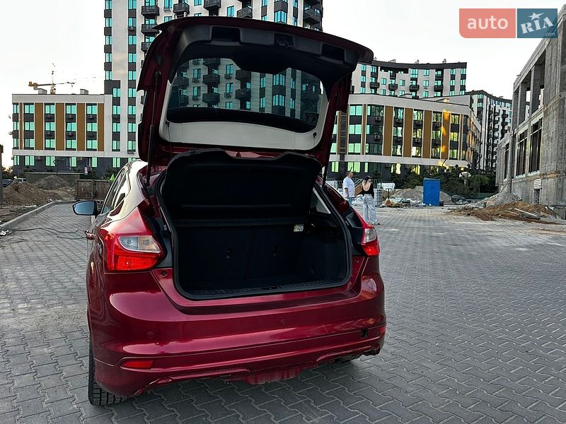 Хэтчбек Ford Focus 2014 в Софиевской Борщаговке