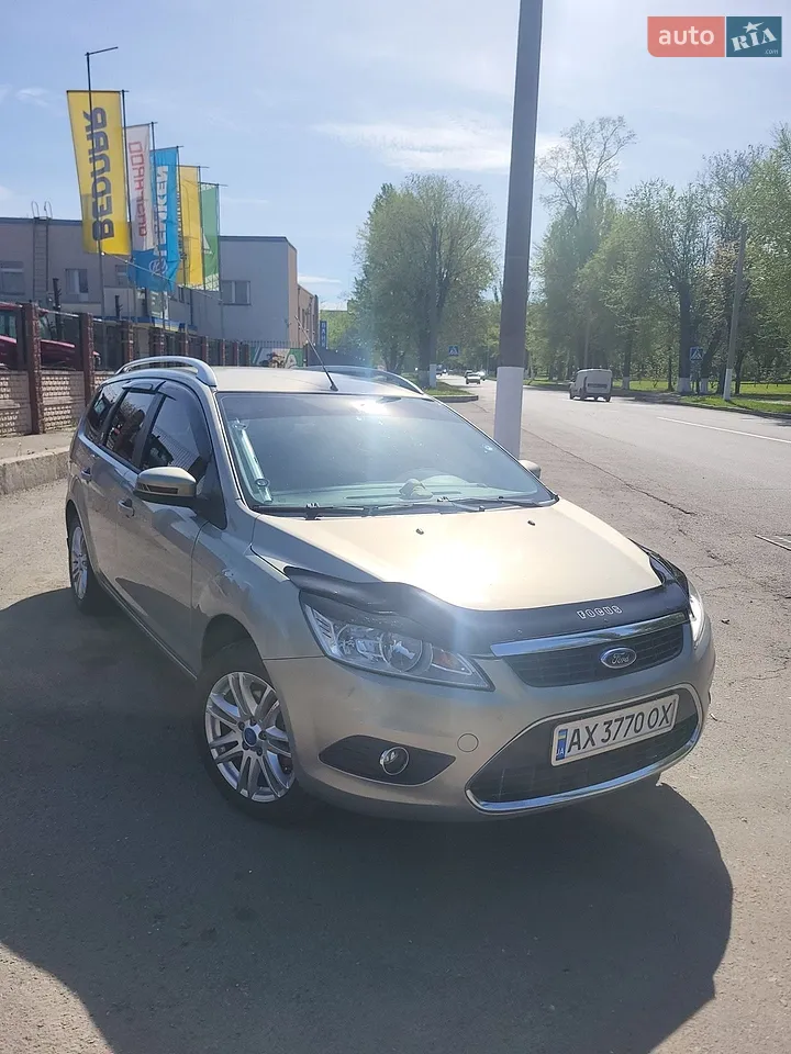 2010 Ford Focus - мініатюра 9