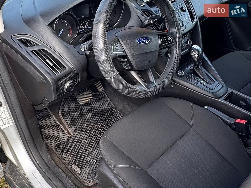 Хэтчбек Ford Focus 2015 в Жовкве