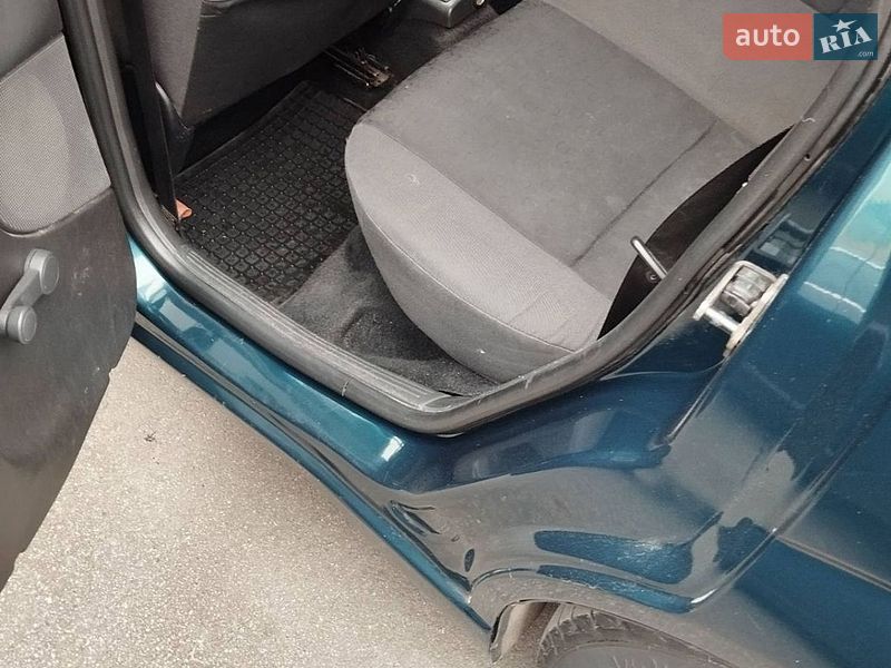 Седан Ford Focus 2004 в Лозовой