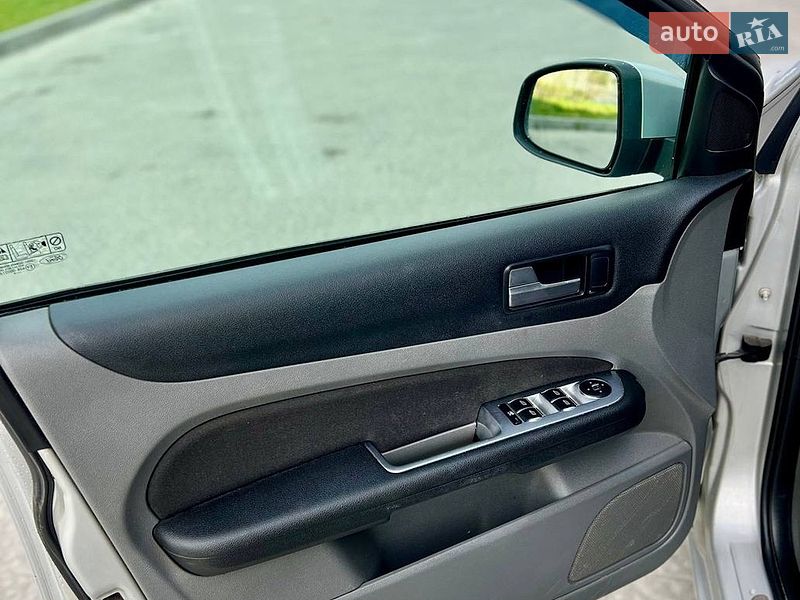 Хетчбек Ford Focus 2008 в Новояворівську