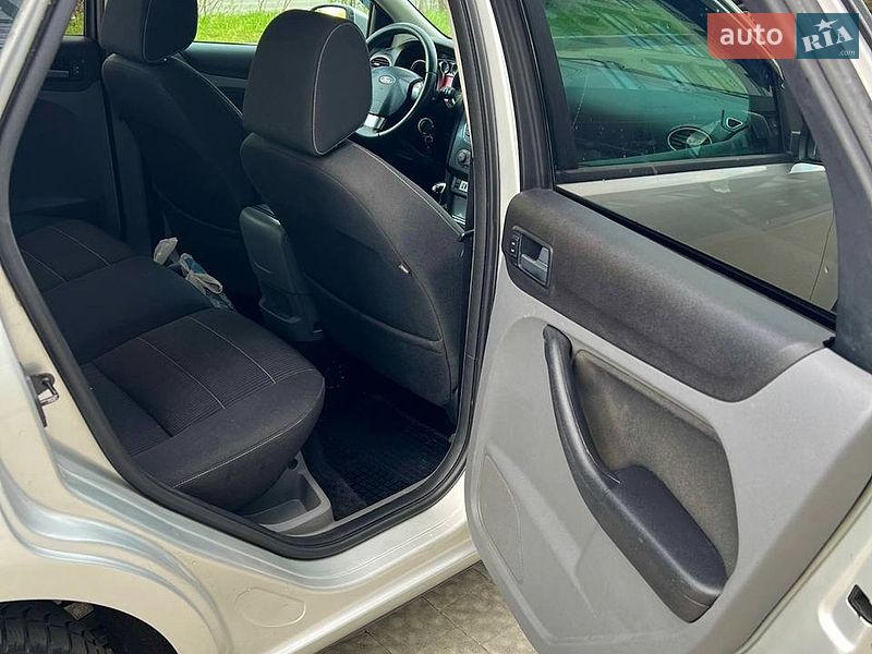 Хетчбек Ford Focus 2008 в Новояворівську
