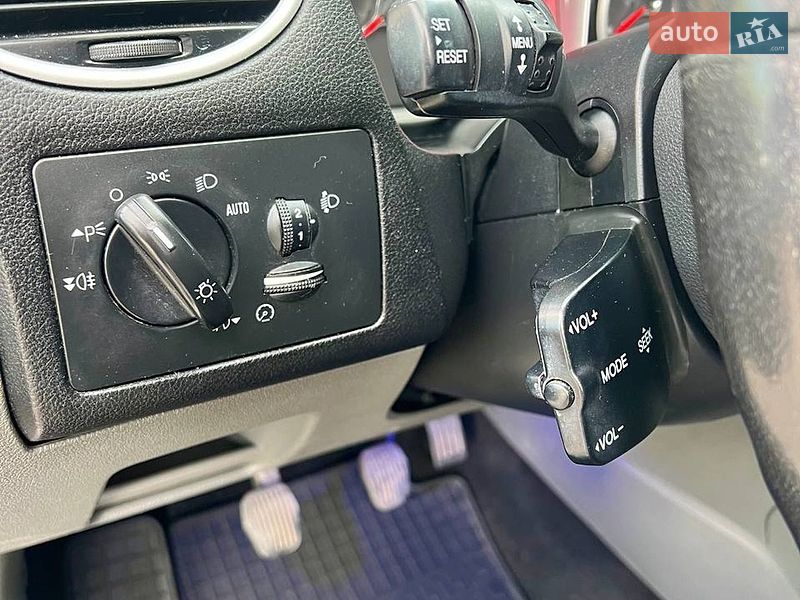 Хетчбек Ford Focus 2008 в Новояворівську