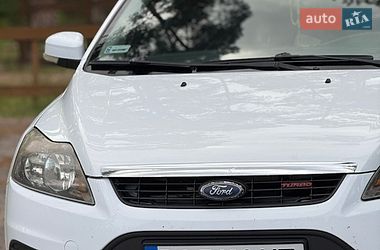 Универсал Ford Focus 2010 в Великих Мостах