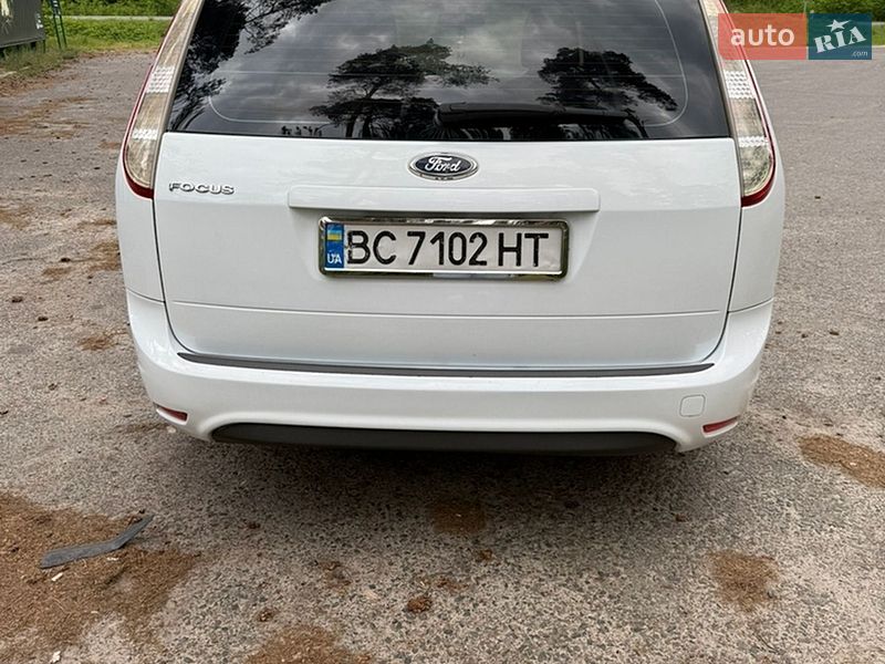 Универсал Ford Focus 2010 в Великих Мостах