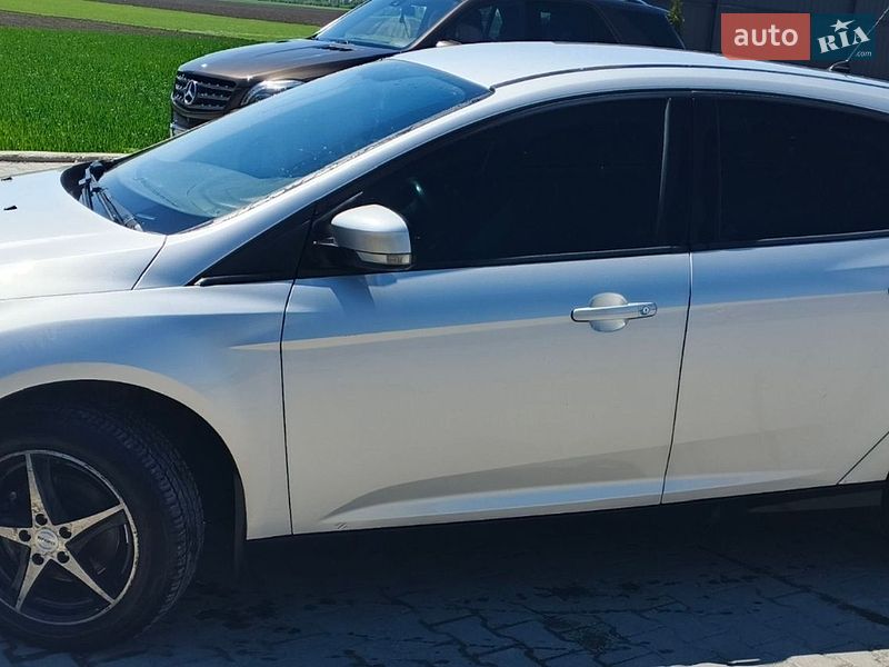 Хэтчбек Ford Focus 2011 в Христиновке
