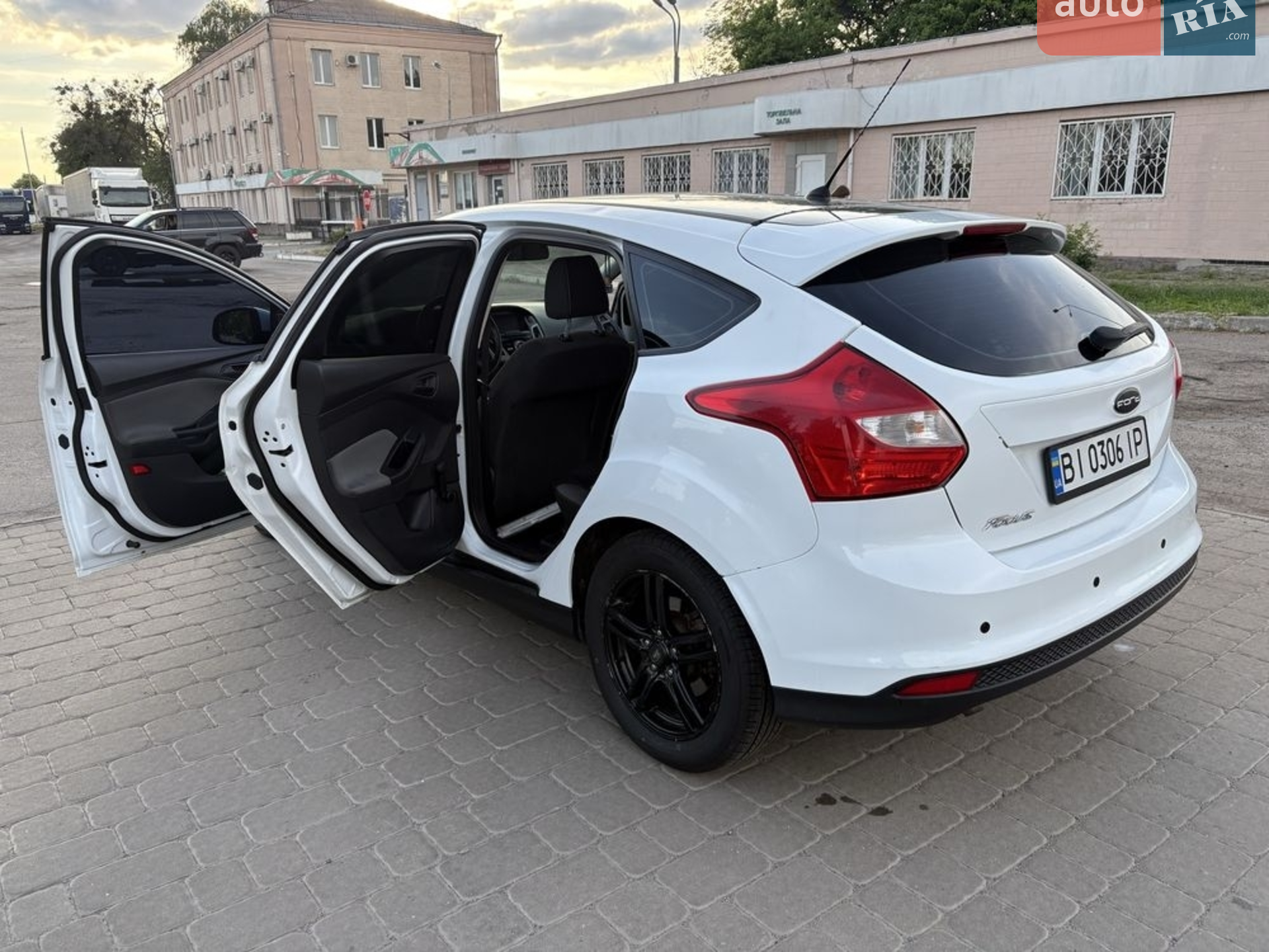 Ford Focus 2012 VIN WF0KXXGCBKCC21674 фото оголошення 2 з 8