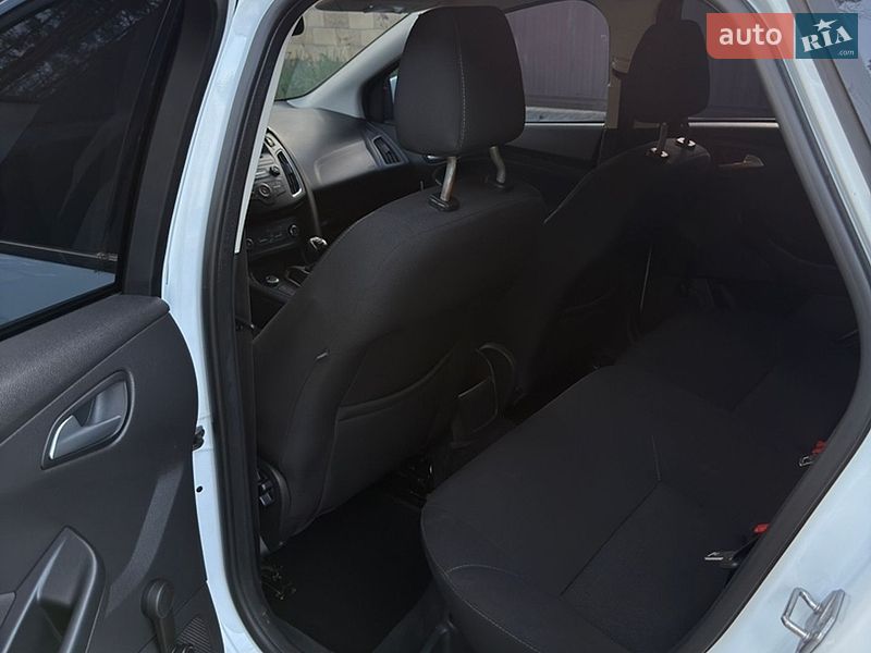 Универсал Ford Focus 2016 в Новомосковске фото 13 Универсал Ford Focus 2016 в Новомосковске