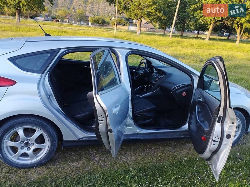 Хетчбек Ford Focus 2011 в Кадубівцях