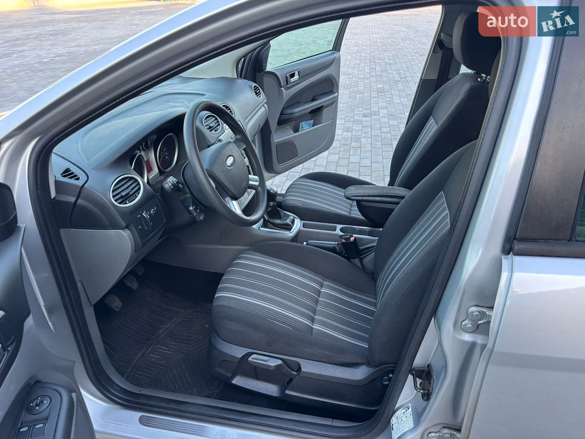 2010 Ford Focus - мініатюра 35