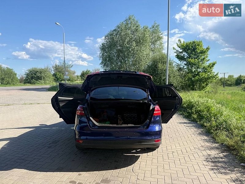 Седан Ford Focus 2017 в Семенівці