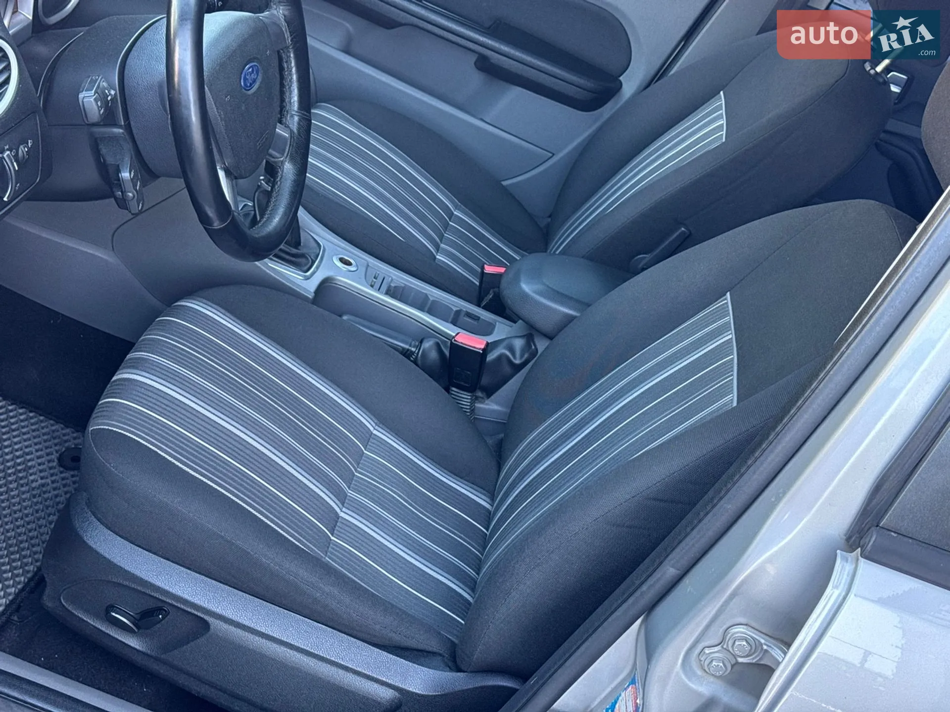 2010 Ford Focus - мініатюра 10