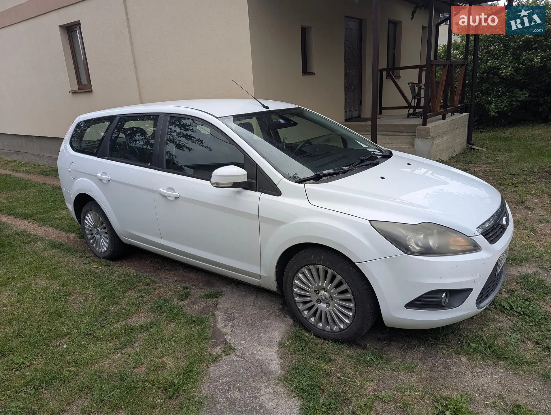 2010 Ford Focus - мініатюра 2